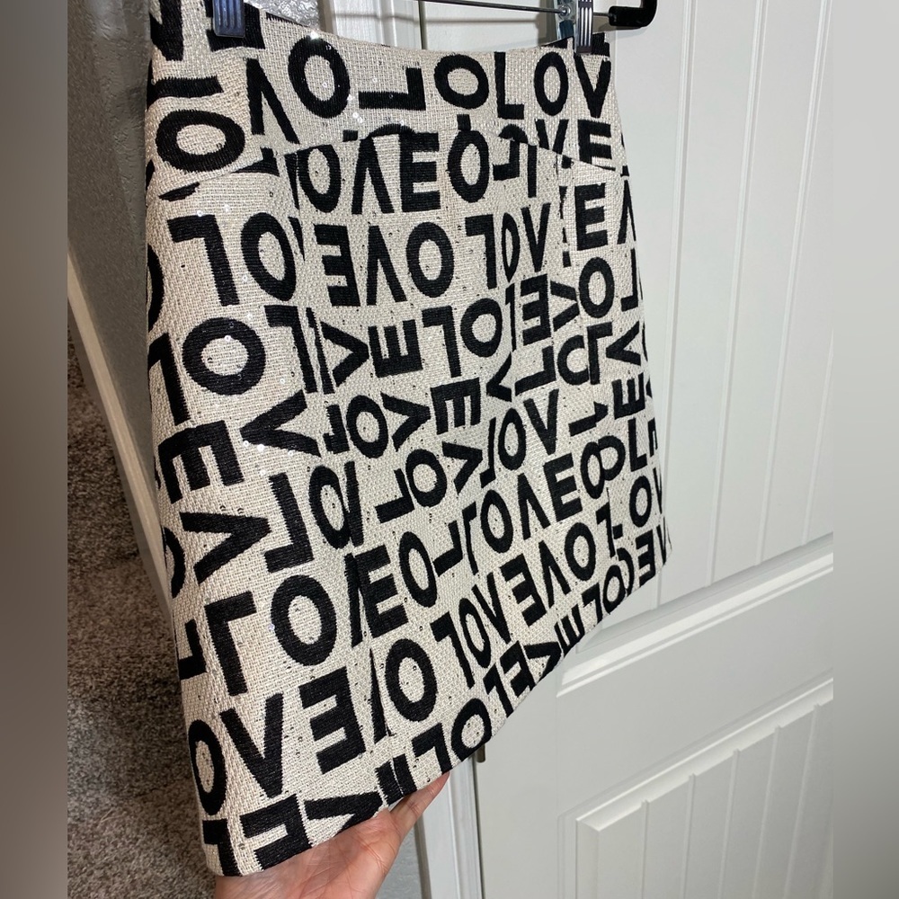 Alice + Olivia Black and Ivory White LOVE Logo-Print Mini Skirt - Picture 8 of 14